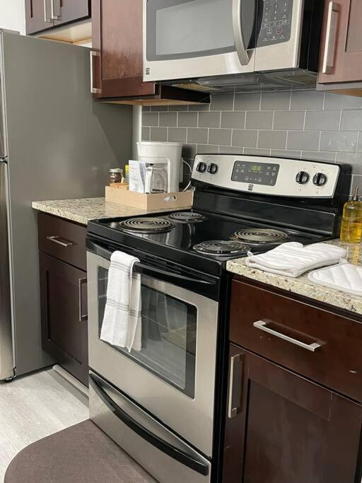 Cozy, High Rise, Large Studio Facing Downtown . Appartamento Baltimora Esterno foto
