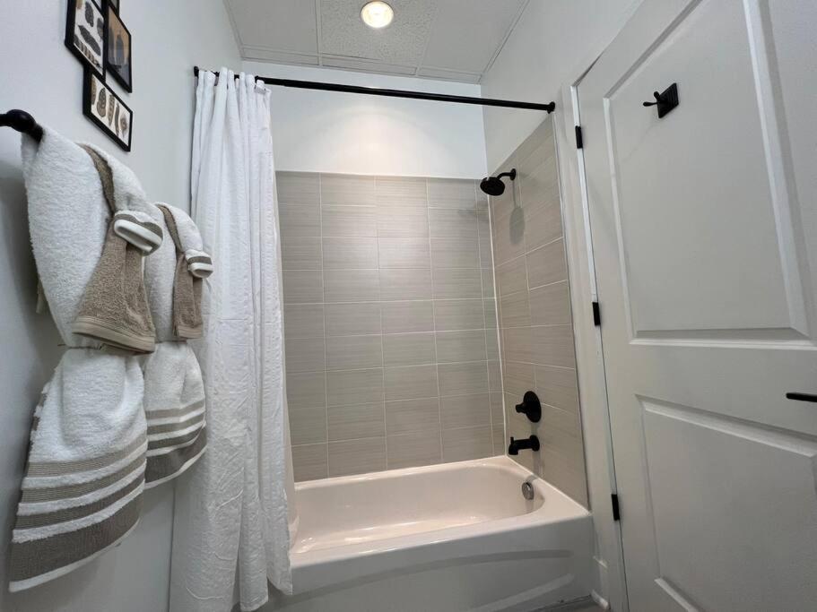 Cozy, High Rise, Large Studio Facing Downtown . Appartamento Baltimora Esterno foto