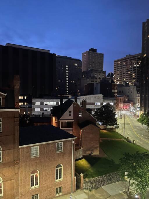 Cozy, High Rise, Large Studio Facing Downtown . Appartamento Baltimora Esterno foto