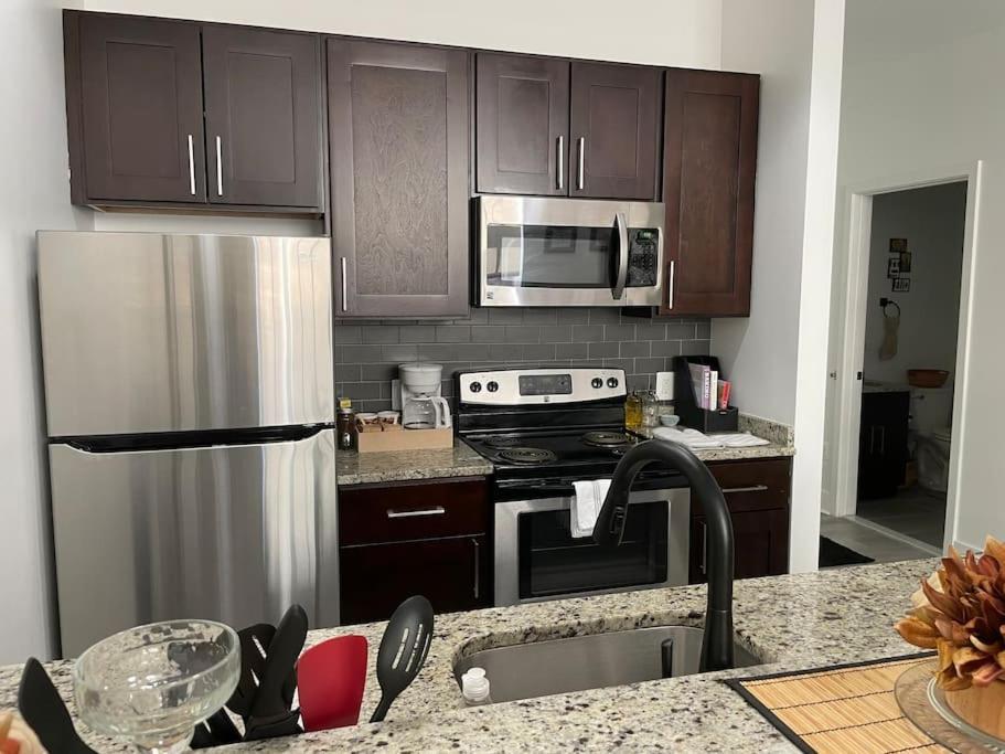 Cozy, High Rise, Large Studio Facing Downtown . Appartamento Baltimora Esterno foto
