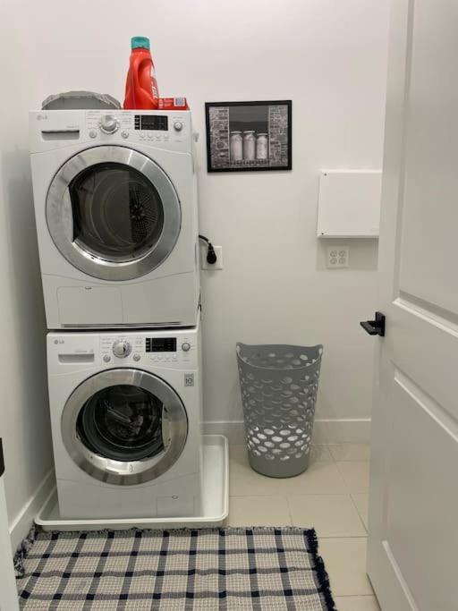 Cozy, High Rise, Large Studio Facing Downtown . Appartamento Baltimora Esterno foto